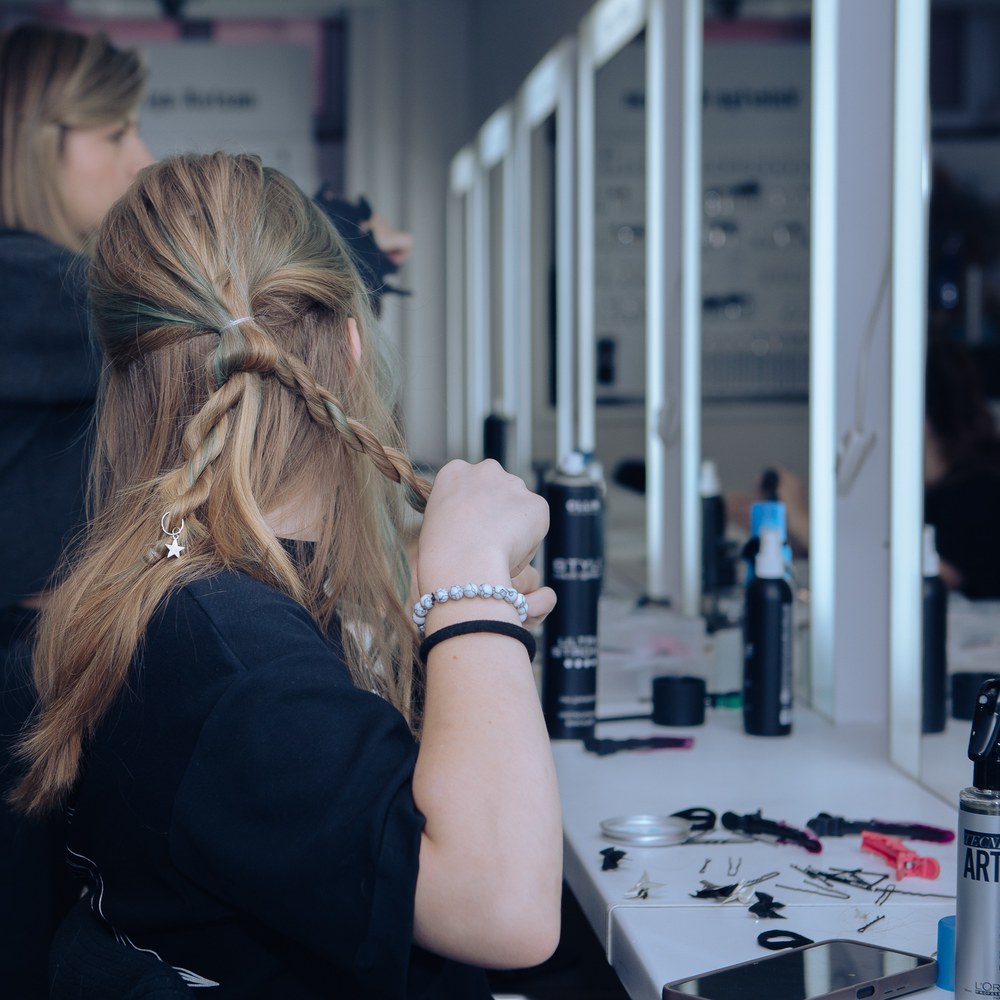 A student keeps the working sections close to the growing braid